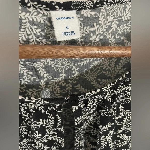 Old Navy Long Sleeve Black Shirt Blouse with White Florals - Picture 2 of 2
